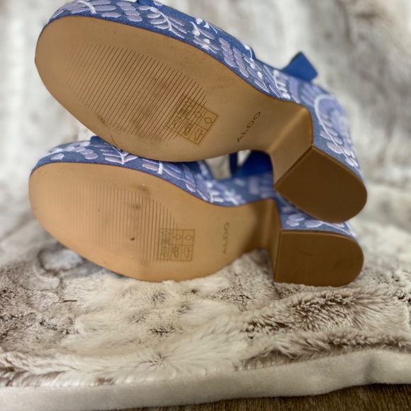 Blue/White Beautiful Summer Block Wedges - Picture 5 of 6